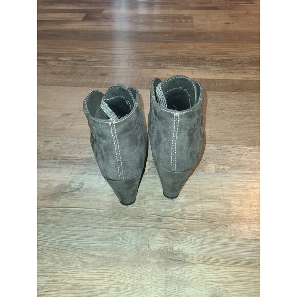 Cato size 7 women's gray faux suede booties - Picture 4 of 6